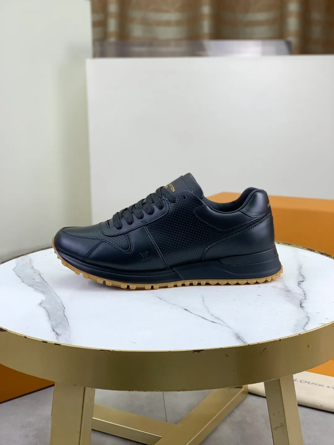 Men's men's shoes 💰P680 new style 💶 punched series [LOUIS VUITTON] (original order) new style 🍀LV Louis Vuitton * - top version of LV classic trendy shoes! Made of imported original cowhide and water-dyed cowhide lining. The latest original wear-resistant rubber combination outsole! High quality products! Multiple colors available, code number: 39-45 (38 46 customized)